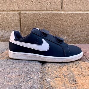 Nike Kids Navy Blue Suede and White Sneakers Girl/Boys size 13.5c athletic